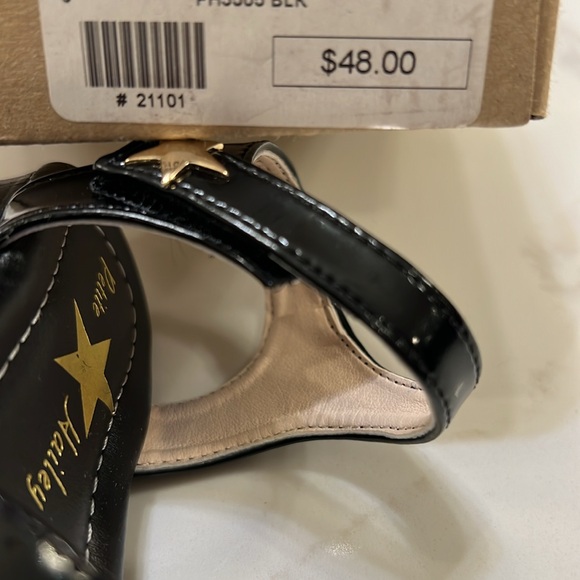 Petite Hailey basic black parent sandal toddler - Picture 7 of 12